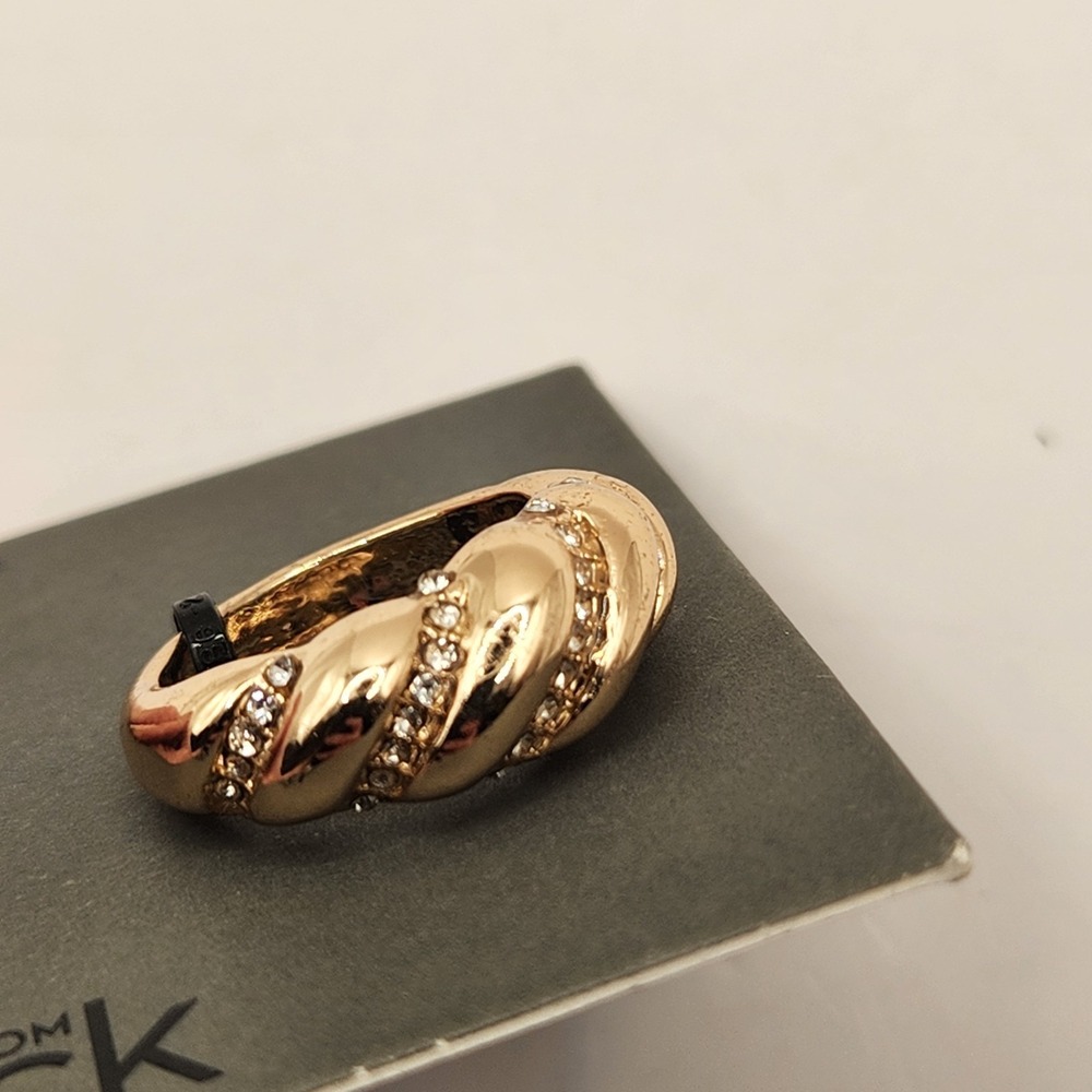 New Nordstrom Rack Gold Tone Twist Dome Ring with Clear Rhinestones Size 7
